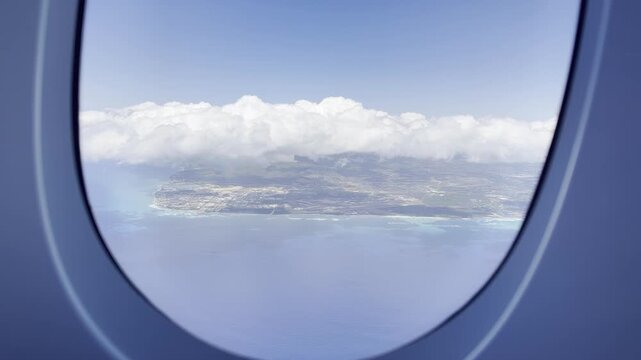 In the distance arePearl Harbor、Ewa Beach、Kalaeloa.  Flights from Daniel K. Inouye International Airport in Honolulu, Oahu, Hawaii, to Narita Airport in Tokyo, Japan. The Airbus A380