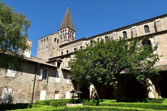 Le clo&icirc;tre Saint-Ardin de l&rsquo;abbaye Saint-Philibert de Tournus 