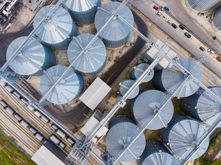 Storage silos and railway tracks in an industrial area during daytime © DSMT