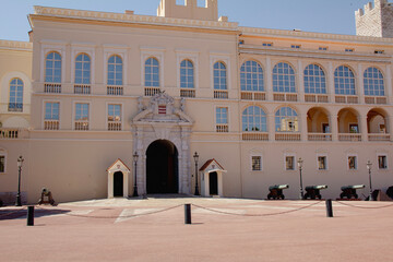Obraz premium a large, beautifully decorated princely palace with a guard of honour on the hill in Monte Carlo, Monaco