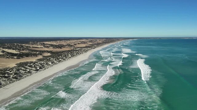 Daly Head Road Beach, White Hut, Yorke Peninsula, South Australia &ndash; 4K aerial drone view of pristine beach, sand dunes and Southern Ocean coastline near Dhilba Guuranda&ndash;Innes National Park