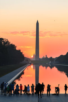 A group of photographers watching Washington D.C. skyline with silhouettes of monuments during sunrise - Washington D.C. United States of America
