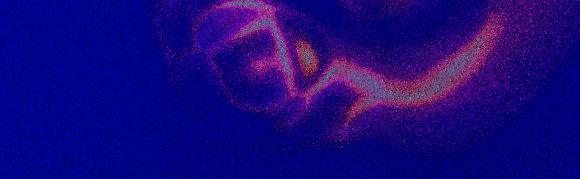 Composition spatiale abstraite avec univers num&eacute;rique et nuages de n&eacute;buleuse, parfaite pour cr&eacute;ations visuelles modernes et projets c&eacute;lestes.