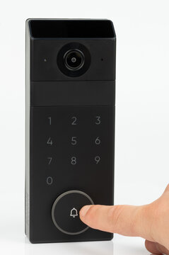 Press doorbell knob on smartlock with keypad