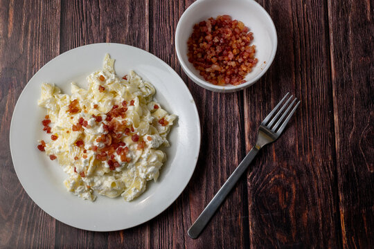 Hungarian Cottage Cheese Pasta with Crispy Bacon