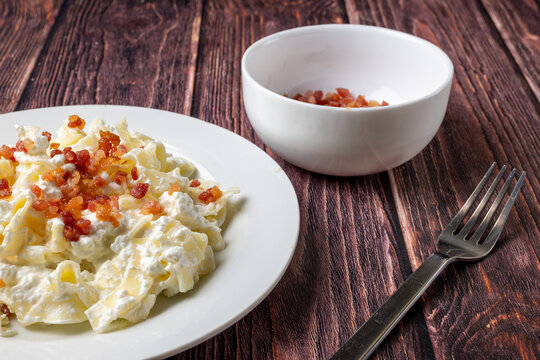 Hungarian Cottage Cheese Pasta with Crispy Bacon