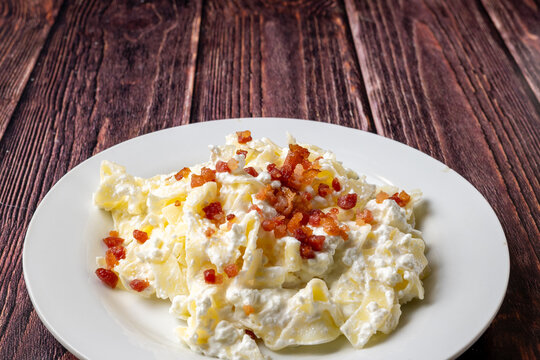 Hungarian Cottage Cheese Pasta with Crispy Bacon
