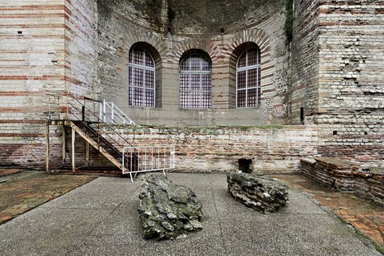Remains of the Roman thermal baths, Thermes de Constantin, Arles, Camargue, southern France, France, UNESCO World Heritage Site