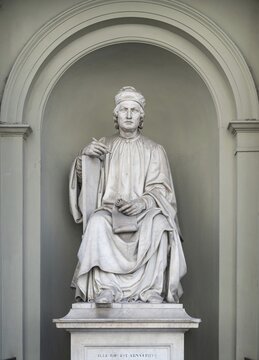 Sculpture depicting Arnolfo di Cambio, famous Renaissance architect and sculptor who was involved in designing the cathedral in Florence, created by Luigi Pampaloni, old town, Florence, Tuscany, Italy