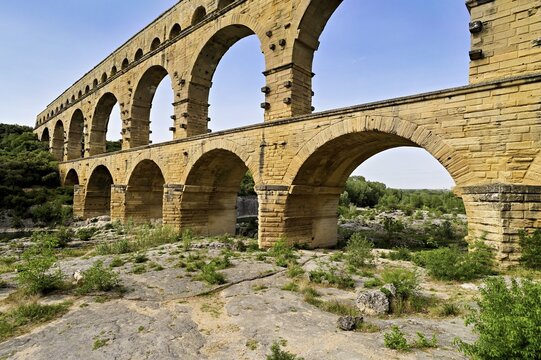 Roman aqueduct of the Pont du Gard, on the Gardon river, UNESCO World Heritage Site, Languedoc-Roussillon, France