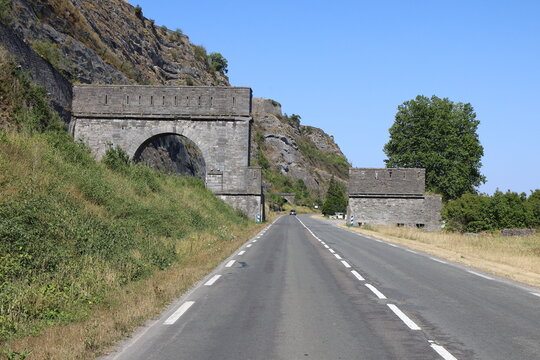 La porte de France, ancienne porte de ville, ville de Givet, d&eacute;partement des Ardennes, France