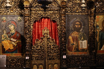 Obraz premium Detail of the beautiful iconostasis in the Dormition Cathedral in Berat, Albania