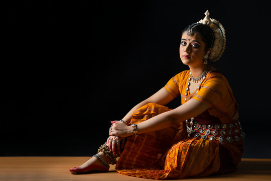 Odissi dancer tying ghungroos