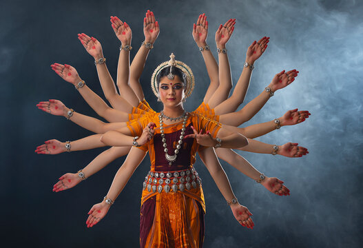 Odissi dancer performing Surya Dev mudra
