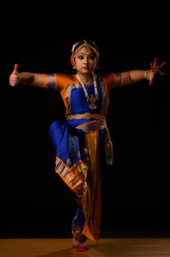 Kuchipudi dancer expressing raudra roop on stage