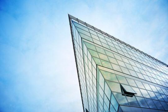 Germany, North Rhine-Westphalia, Duesseldorf, part of glass facade of modern office building