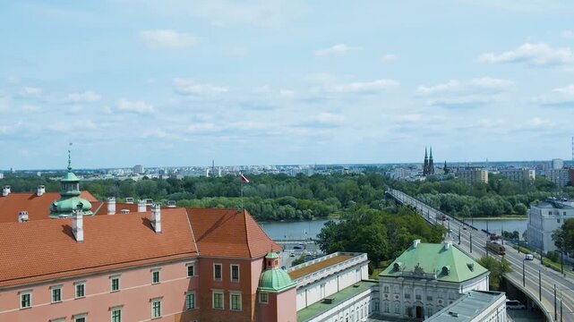 Fiume Vistola con vista panoramica di Piazza Castello a Stare Miasto di Varsavia ( Polonia , Europa )