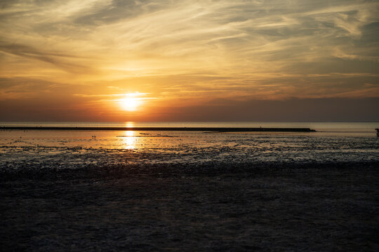 Sonnenuntergang am Strand in Norddeich