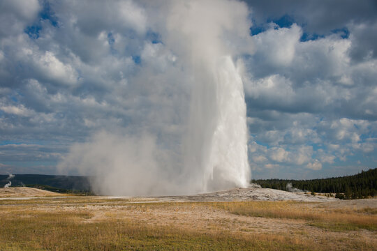 Old Faithful geyser eruption in Yellowstone National Park