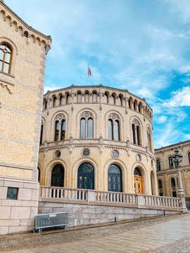curved facade of the Norwegian Parliament in Oslo