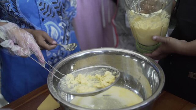 indonesian food called "talam jagung" that create by mothers on the cooking training