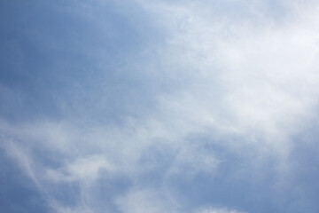 Obraz premium It is a sky with feathery clouds.
