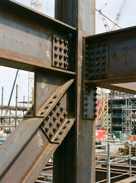 Steel construction girder framework with bolted connections construction structure