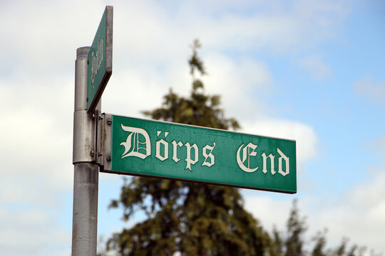 d&ouml;rps end stra&szlig;enschild