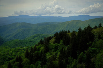 Fototapeta premium blue ridge mountain landscape with clouds in appalachia