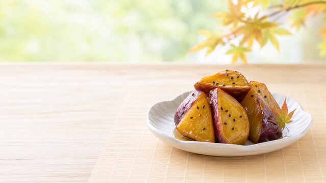 初秋の大学芋 黄金色のさつまいもを盛った和の甘味