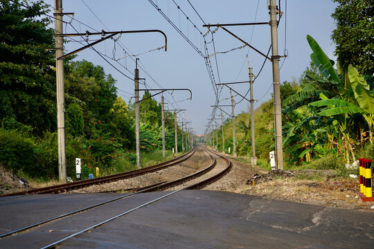 Morning Railway Tracks in Daylight
Scenic view of railway tracks stretching through an outdoor landscape during early morning daylight, symbolizing travel, transportation, and a fresh journey.