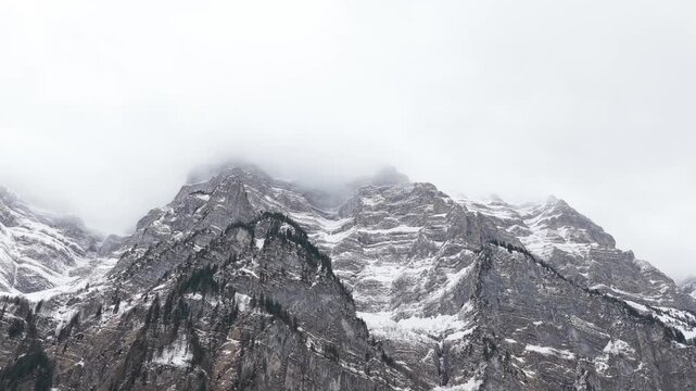 Schweizer Alpen mit Schnee