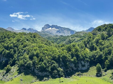 Mountain views along the trail between Lakes Enol and Ercina in Covadonga Lakes, Picos de Europa, Asturias, Spain