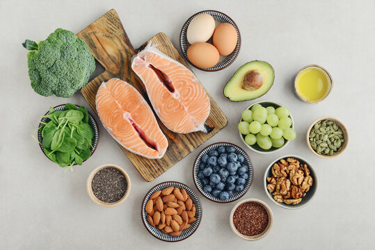  Nutrient rich foods with omega 3, antioxidants and vitamins supporting memory, focus and cognitive health