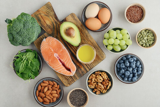  Nutrient rich foods with omega 3, antioxidants and vitamins supporting memory, focus and cognitive health