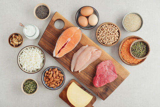 Healthy balanced nutrition with animal and plant based protein sources.