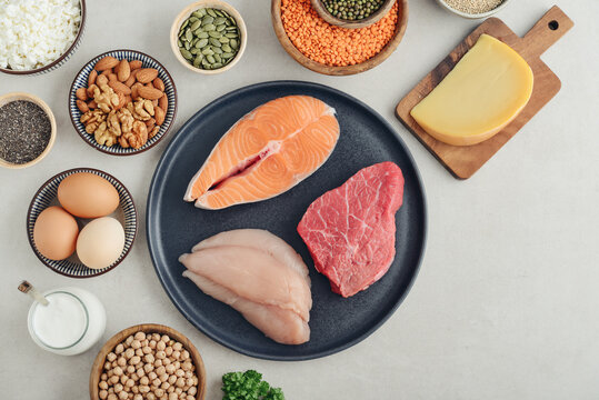 Healthy balanced nutrition with animal and plant based protein sources.