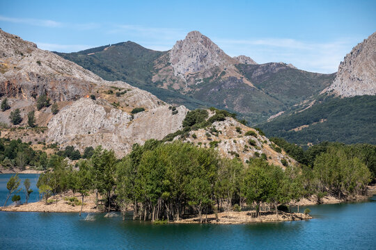 View of the Porma reservoir, in Le&oacute;n, Castile and Le&oacute;n, Spain