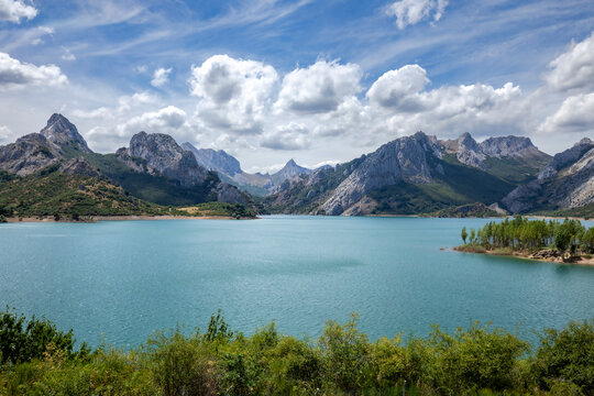 Mountains in the Monta&ntilde;a de Ria&ntilde;o y Mampodre Regional Park, Le&oacute;n, Castile and Le&oacute;n, Spain