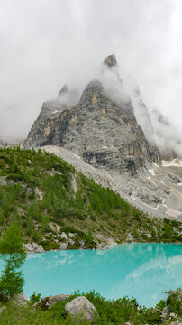 Lago di sorapis in the Dolomites 