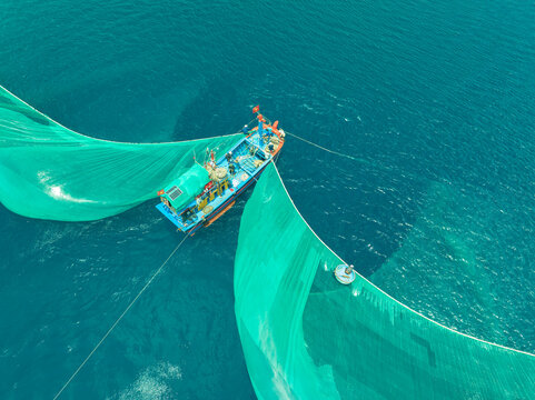 Deploying Fishing Net