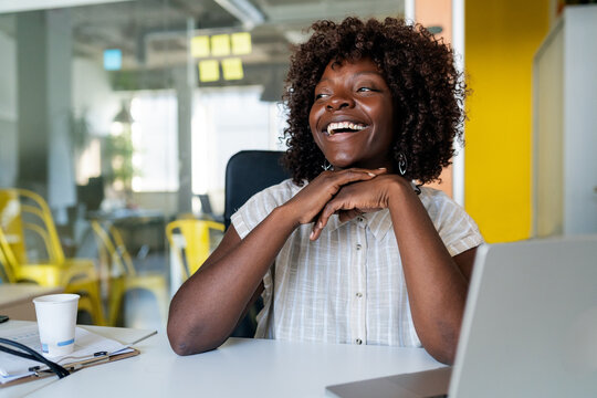 Smiling businesswoman collaborating in a dynamic modern office