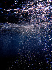 Fototapeta premium bubbles, bubble, water, underwater, sea, air, deep, undersea, under, background, wave, liquid, clear, clean, ocean, nature, texture, oxygen, blue, white, effect, transparent, foam, aquarium, aqua.