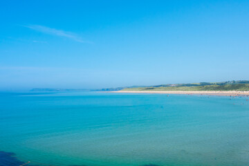 Obraz premium Panoramic Aerial View of the Pristine Golden Sand and Turquoise Ocean Waters at Portrush Beach, County Antrim, Northern Ireland