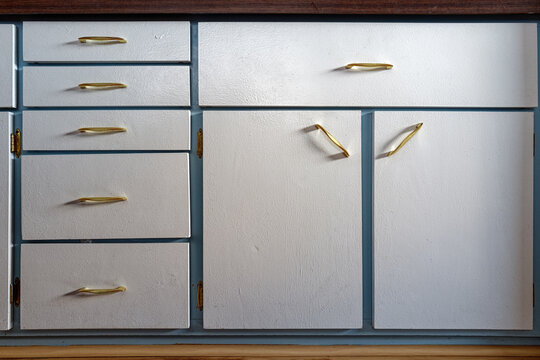 Cabinet drawers with handles beneath the kitchen counter