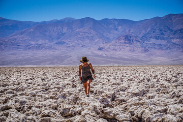 Fototapeta premium Lone traveler walks across cracked, white salt flats