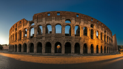 Fototapeta premium Hyperrealistic famous world landmark at golden hour with warm amber sunset light dramatic shadows stunning architecture and cinematic wide angle composition in ultra realistic travel photography style