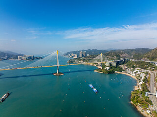 Fototapeta premium Suspension bridge crossing channel in hong kong