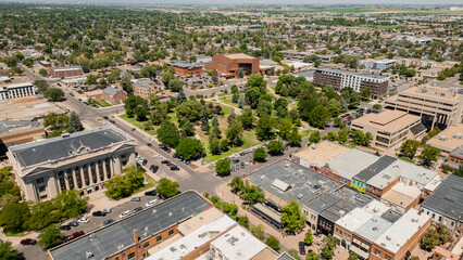 Obraz premium Park in Greeley Colorado on a clear summer day 