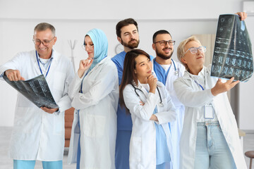 Fototapeta premium Team of doctors studying MRI scan in clinic